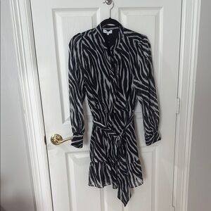 Zebra Print Black and White Dress Willa story size medium MISSING BUTTON
